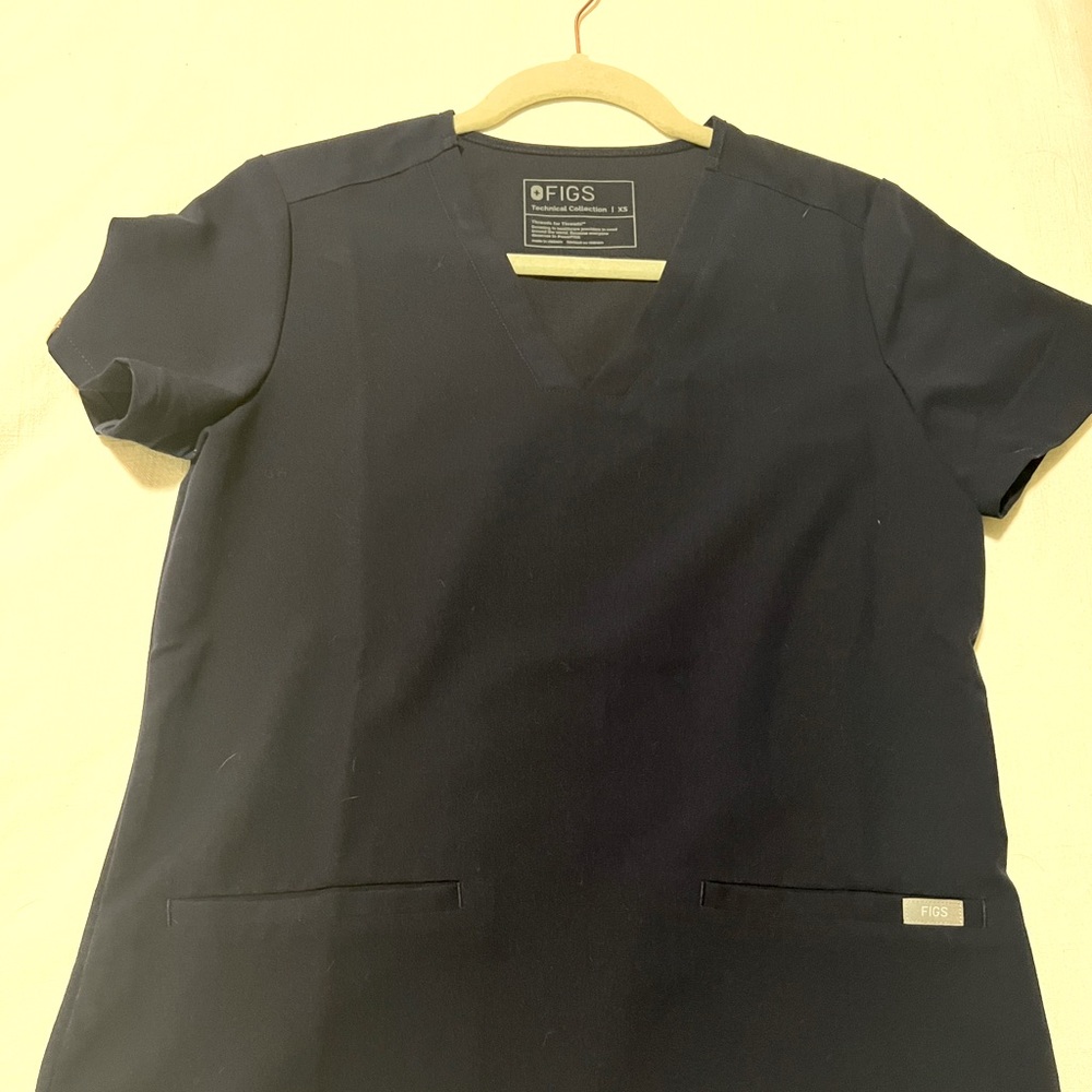 FIGS XS Scrub Top - Navy